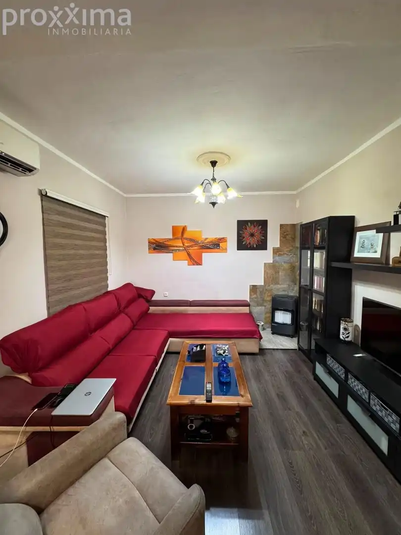 Sala d'estar de Casa adosada en venda en Alcalá de Guadaira amb Aire condicionat, Terrassa i Traster