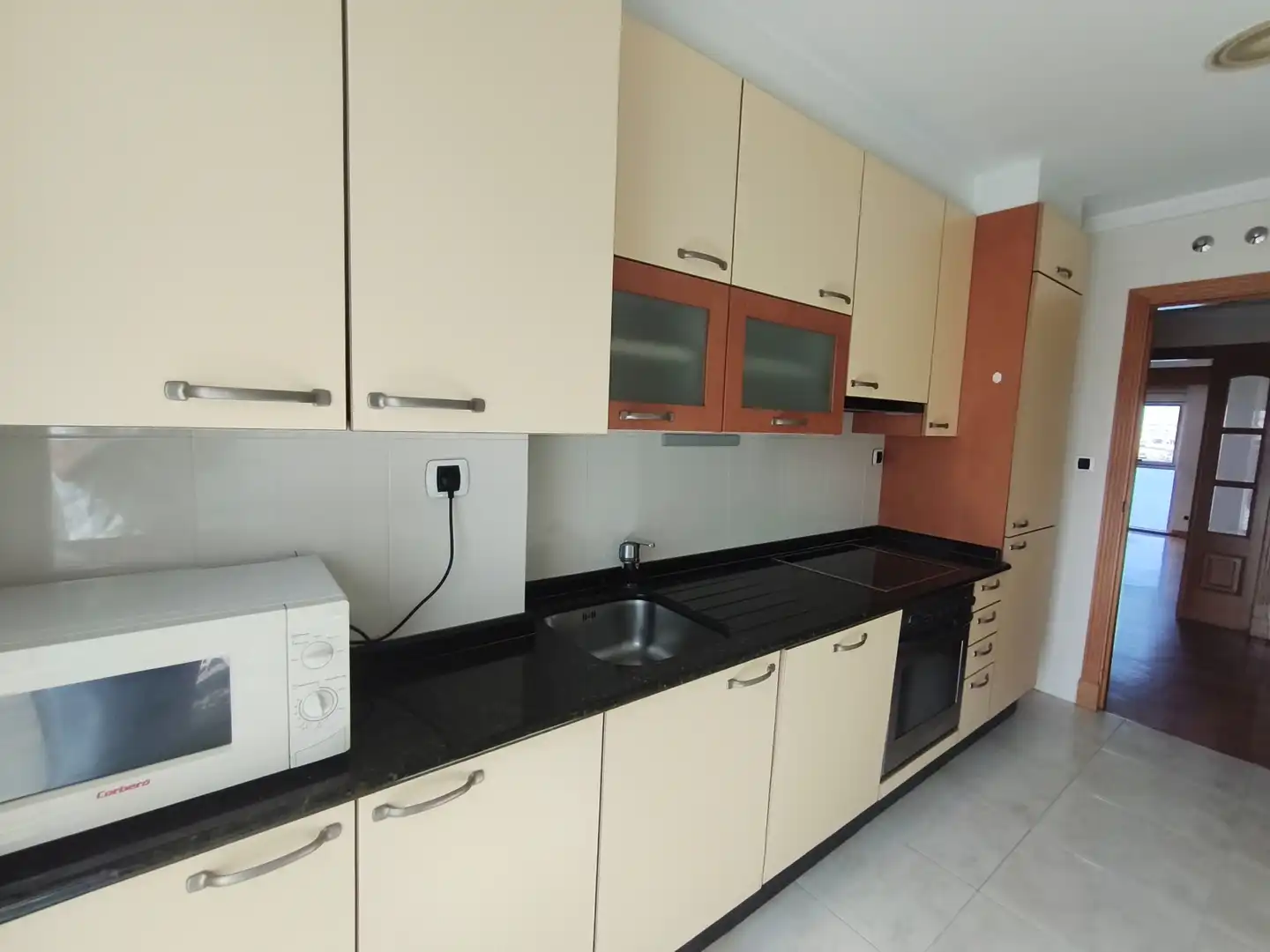 Küche von Wohnung zur Miete in A Coruña Capital  mit Heizung, Parkett und Ofen