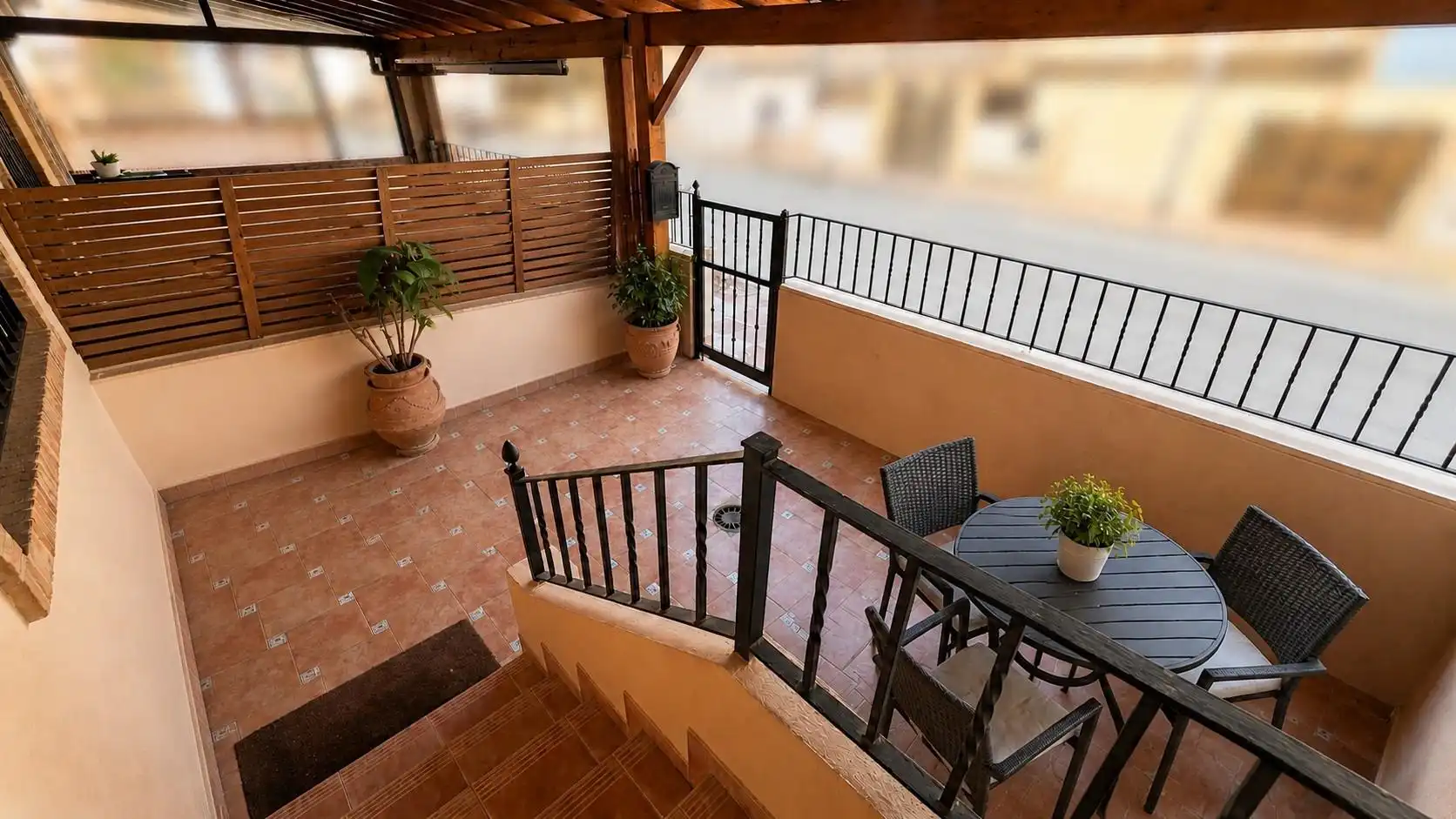 Terrasse von Einfamilien-Reihenhaus zum Verkauf in Puçol mit Privatgarten und Gemeinschaftspool