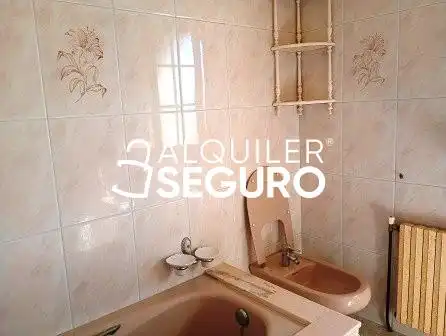 Bathroom of Flat for rent in Cambre   with Heating and Terrace