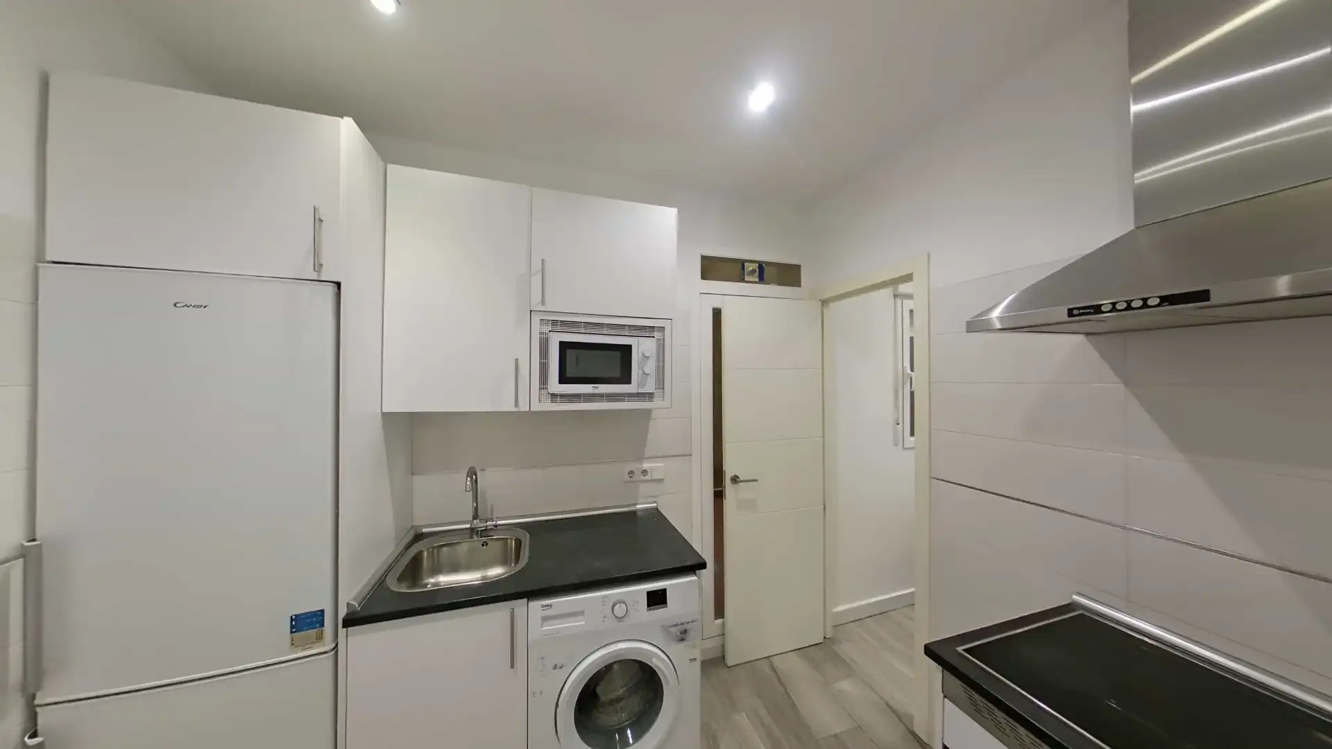 Cuina de Pis de lloguer en  Madrid Capital amb Aire condicionat, Calefacció i Moblat