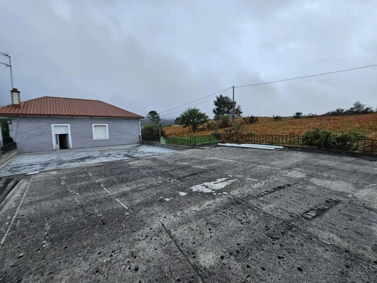 Vista exterior de Casa o xalet en venda en Covelo amb Calefacció, Jardí privat i Terrassa