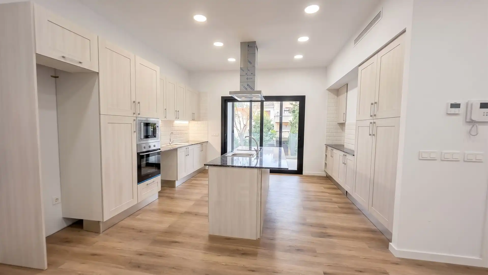 Kitchen of Flat for sale in Girona  with Air Conditioner, Heating and Terrace