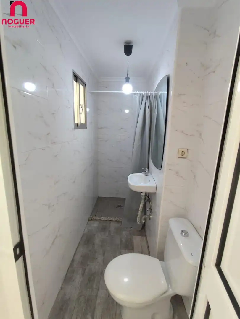 Baño de Piso para compartir en Córdoba con Aire acondicionado y Amueblado