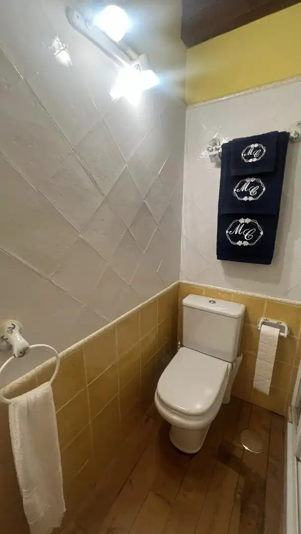 Badezimmer von Haus oder Chalet zum Verkauf in Suances mit Heizung, Privatgarten und Parkett