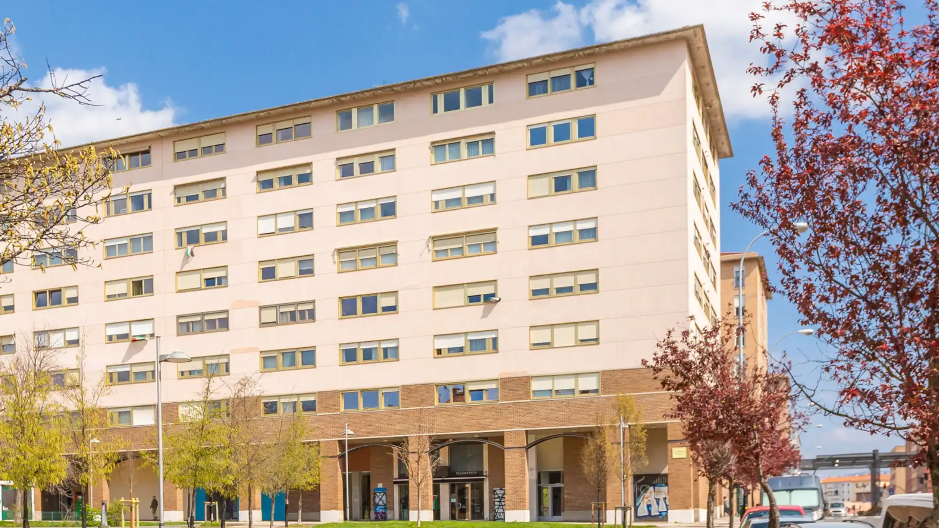 Vista exterior de Piso en venta en  Pamplona / Iruña con Calefacción y Parquet