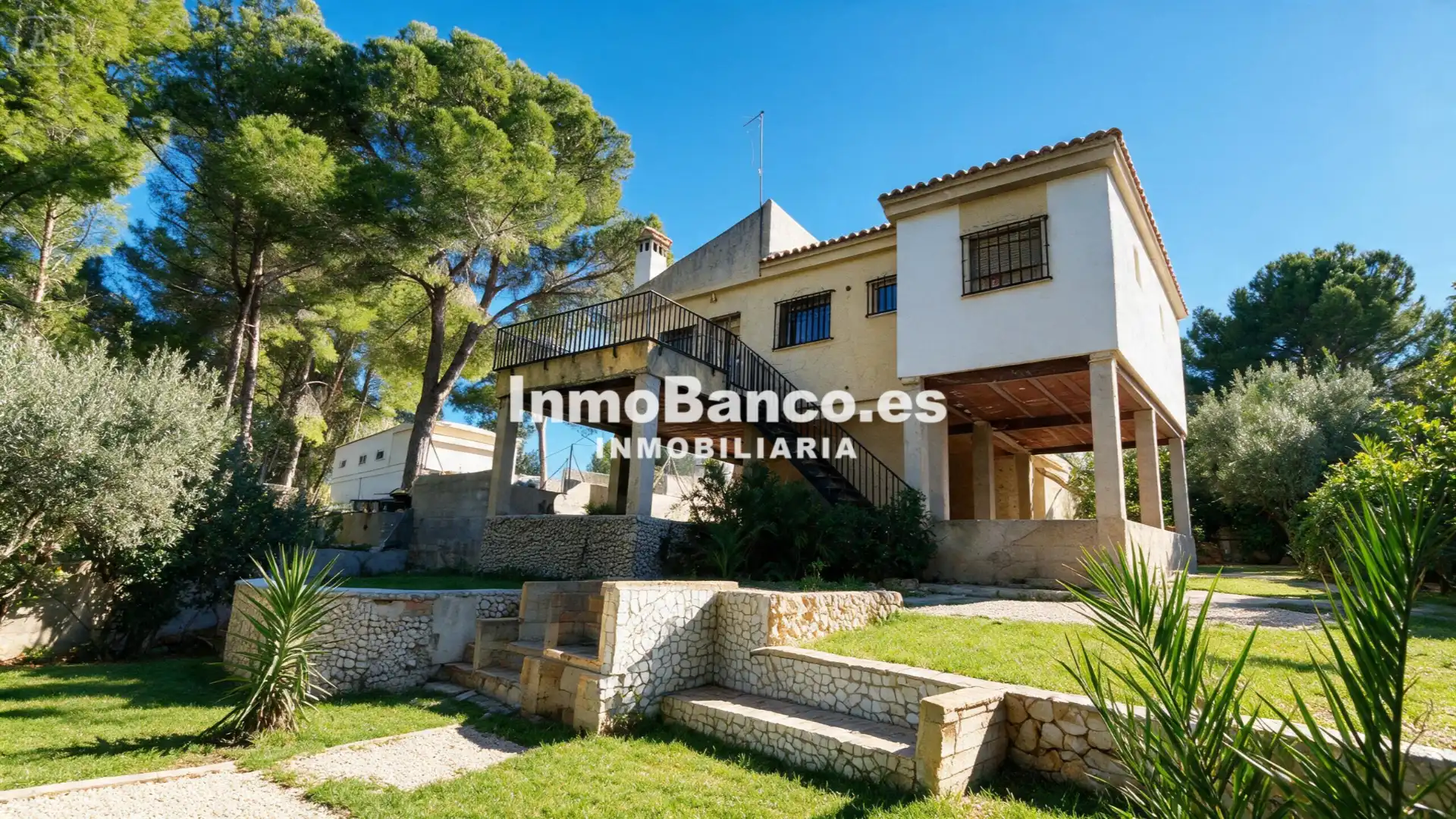 Vista exterior de Casa o xalet en venda en Chiva amb Jardí privat i Terrassa