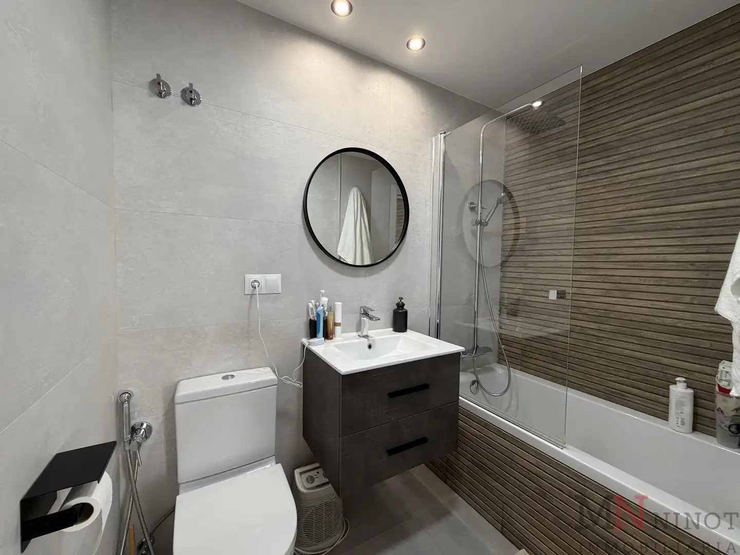 Bathroom of Apartments for sale in Benicasim / Benicàssim  with Air Conditioner and Community pool