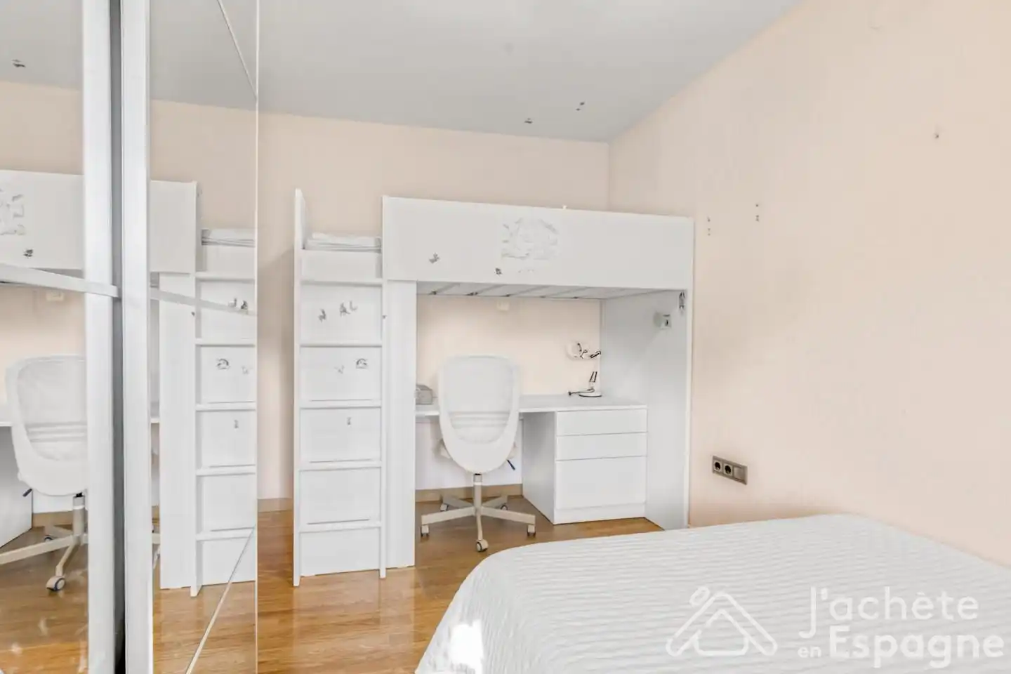 Habitación de Apartamento en venta en Gavà con Calefacción y Terraza