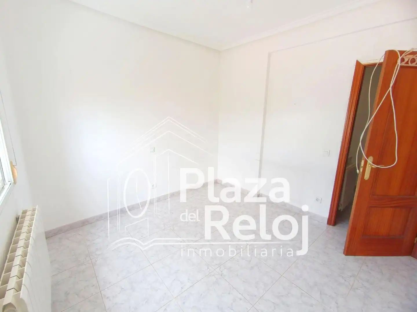 Aparcament de Casa adosada en venda en Navalcán amb Aire condicionat, Terrassa i Traster