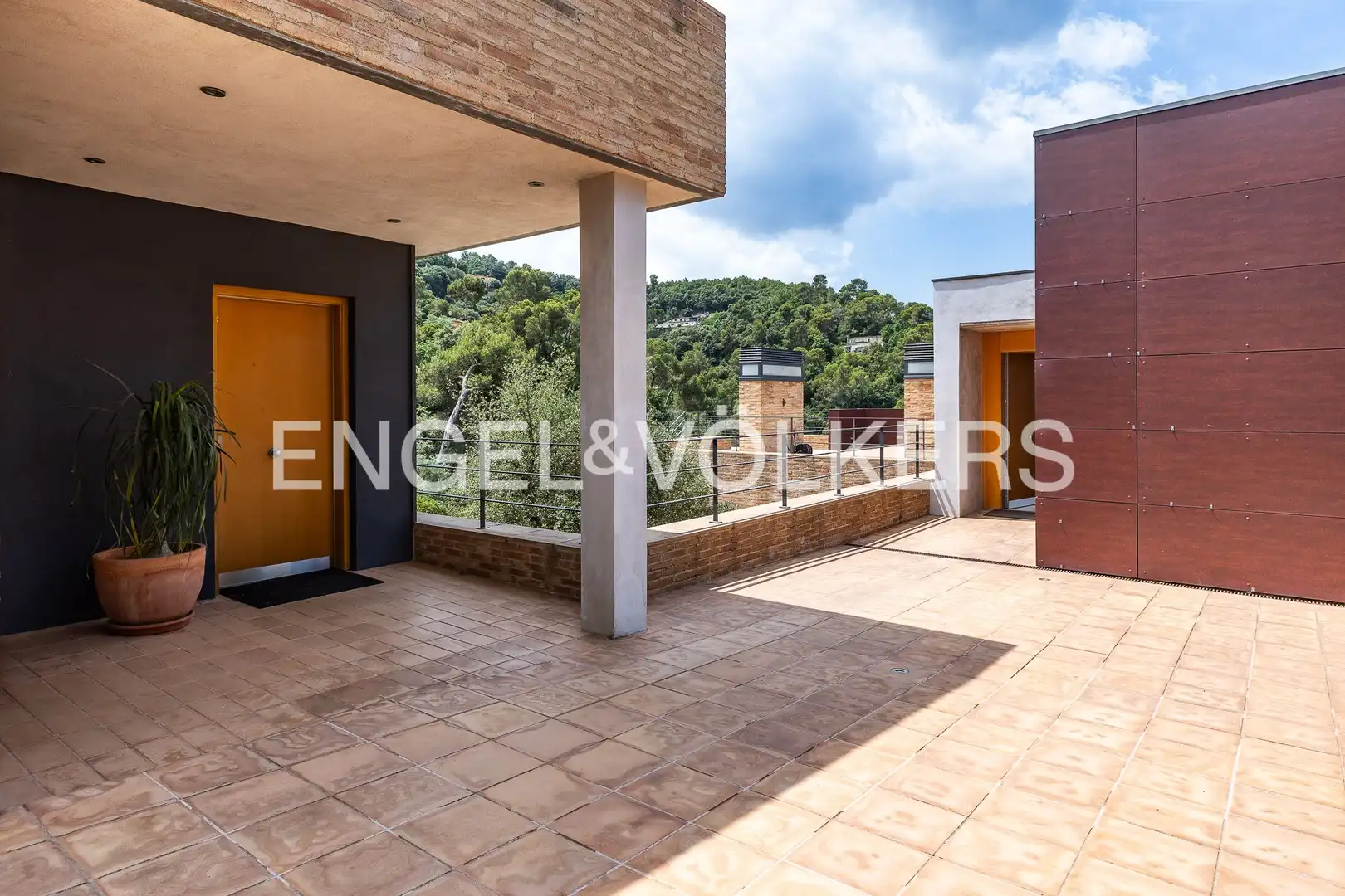 Terrassa de Casa adosada en venda en Sant Cugat del Vallès amb Calefacció, Jardí privat i Parquet