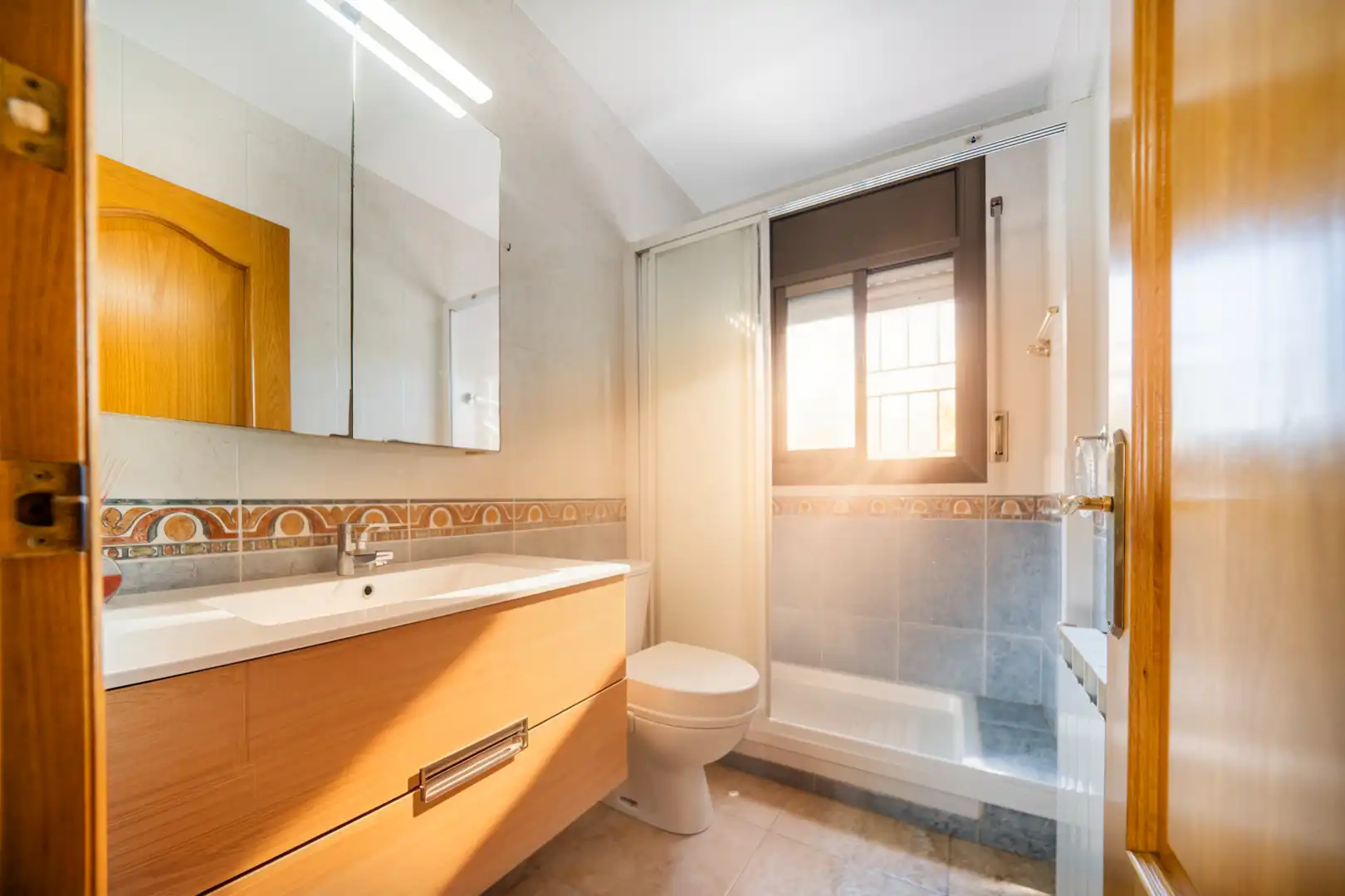 Baño de Casa o chalet en venta en Santa Perpètua de Mogoda con Calefacción, Terraza y Trastero