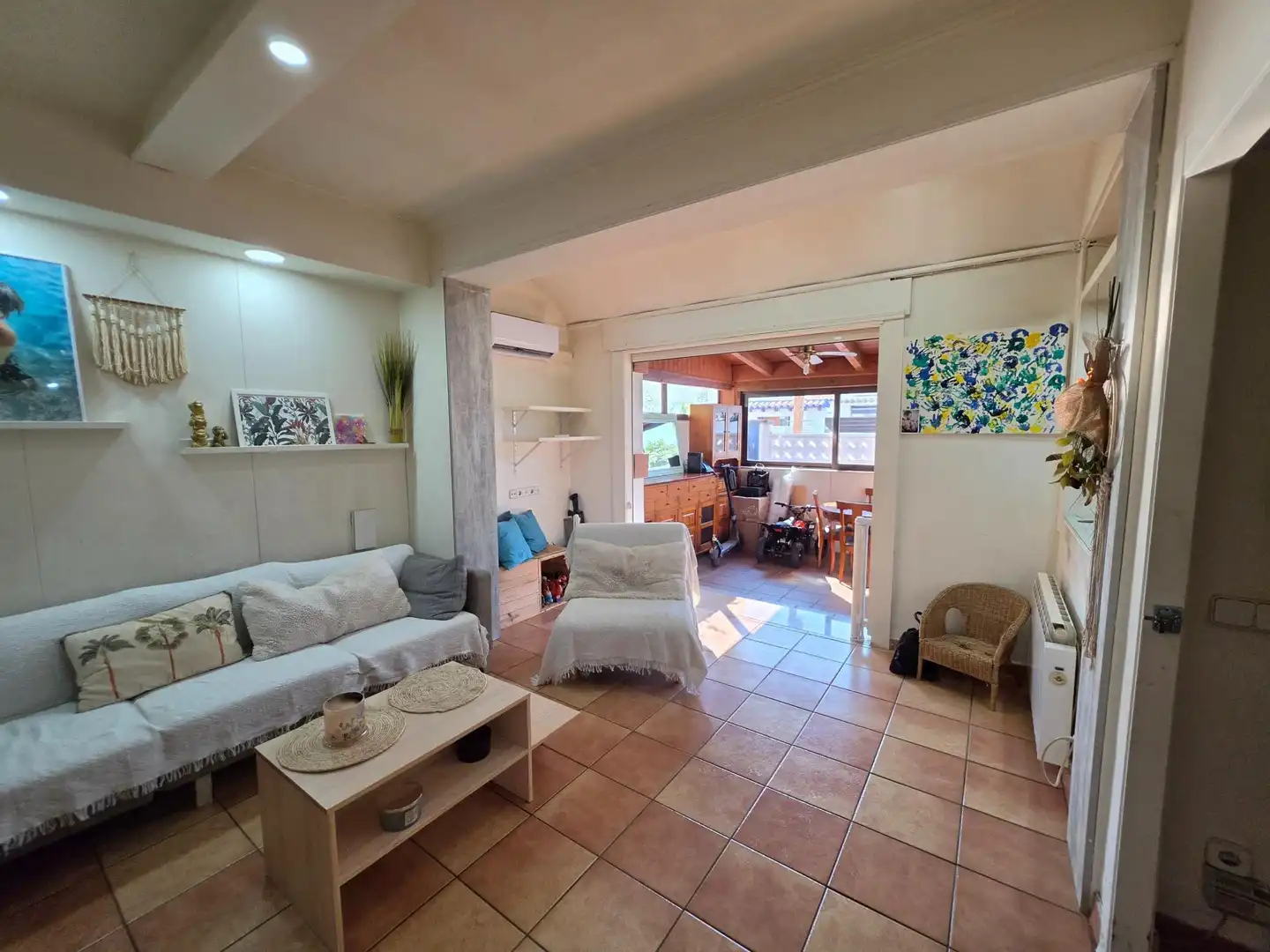 Sala de estar de Casa adosada en venta en Sant Pere de Ribes con Aire acondicionado, Calefacción y Piscina
