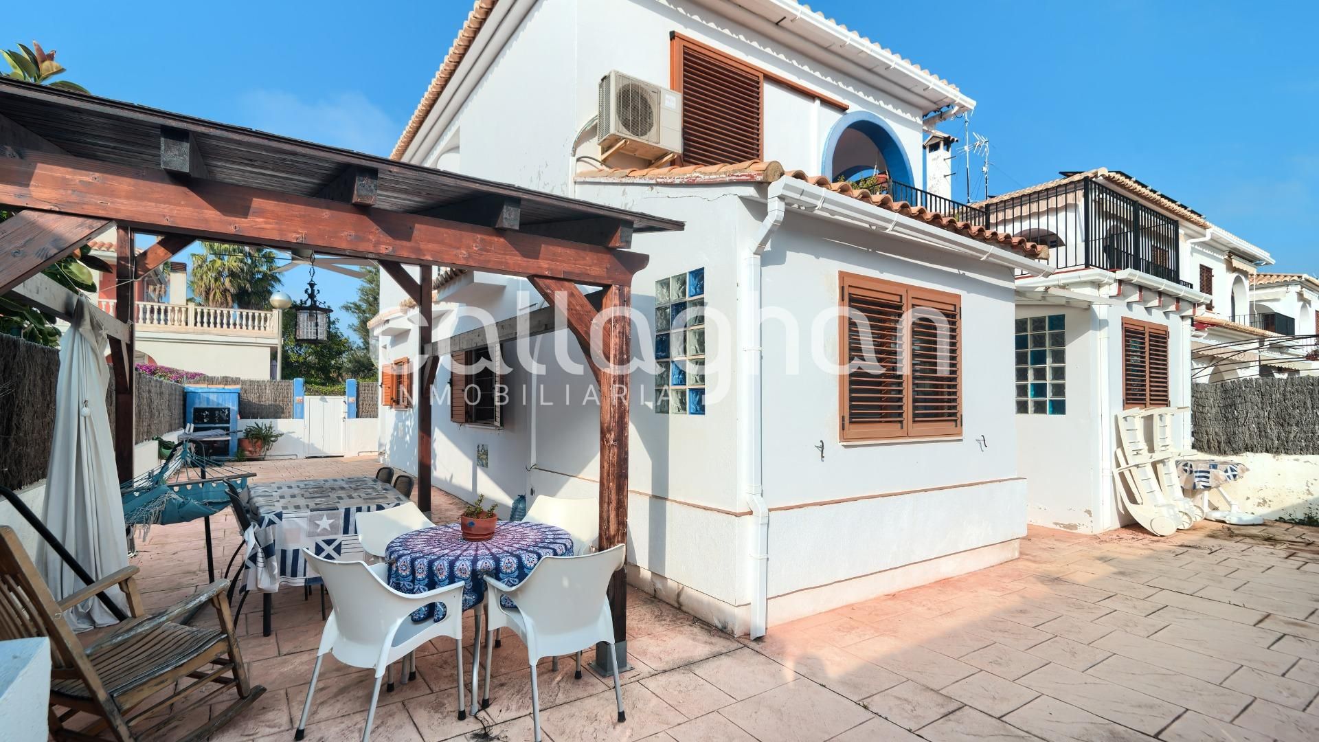 Vista exterior de Casa adosada en venta en Sagunto / Sagunt con Aire acondicionado, Terraza y Balcón