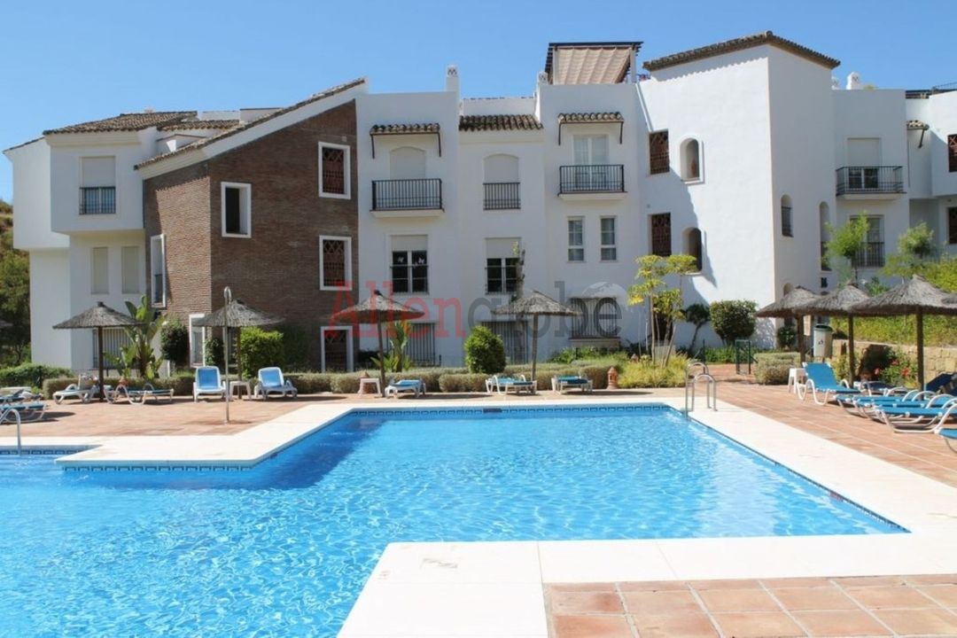 Exterior view of Flat for sale in Benahavís  with Private garden, Terrace and Storage room
