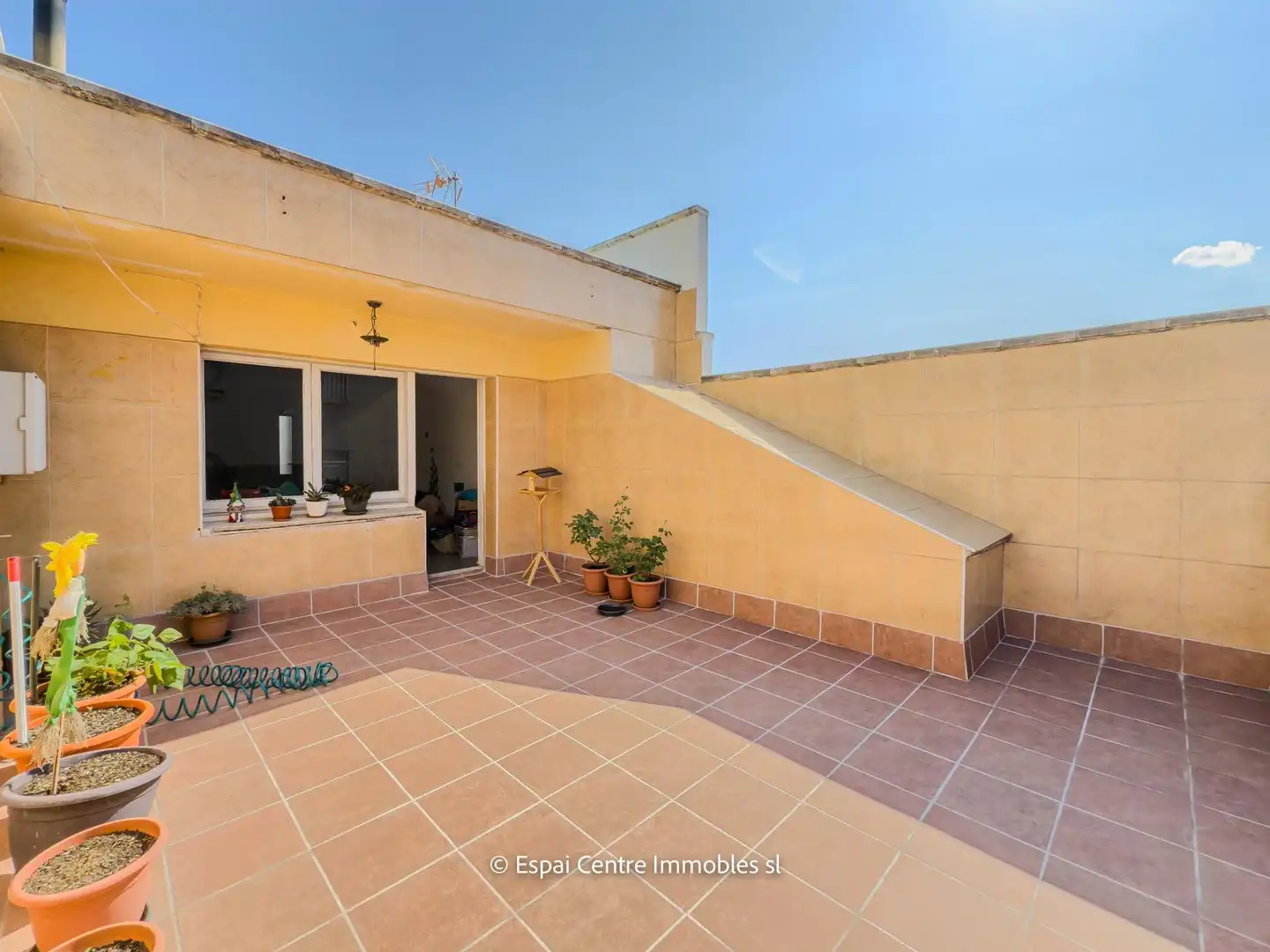 Terrasse von Einfamilien-Reihenhaus zum Verkauf in Terrassa mit Heizung und Terrasse