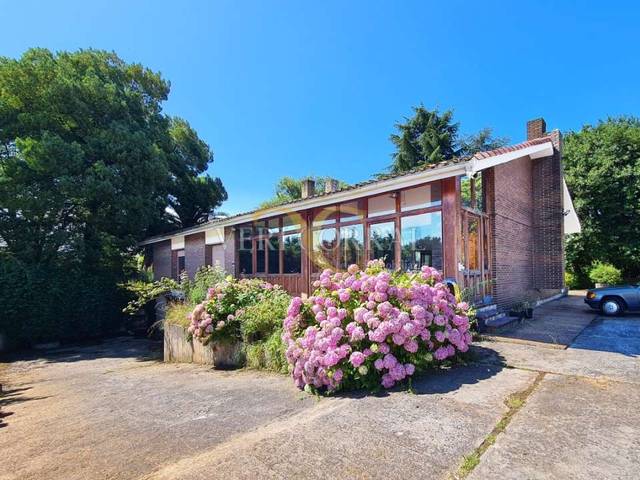 Casa-chalet en Venta en Camino de Paredes en Lugones