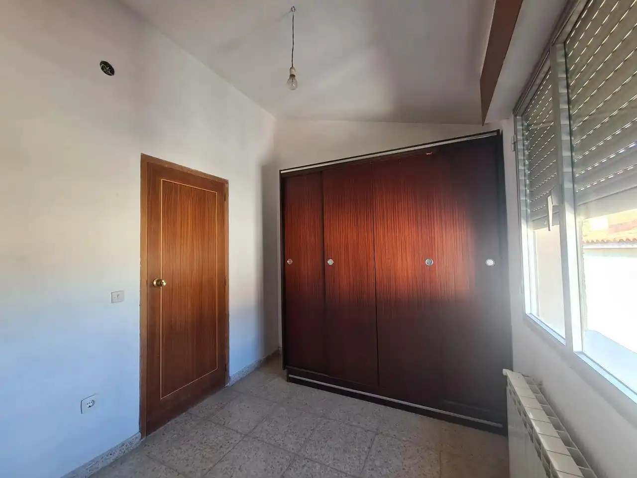 Habitación de Casa adosada en venta en La Adrada  con Balcón