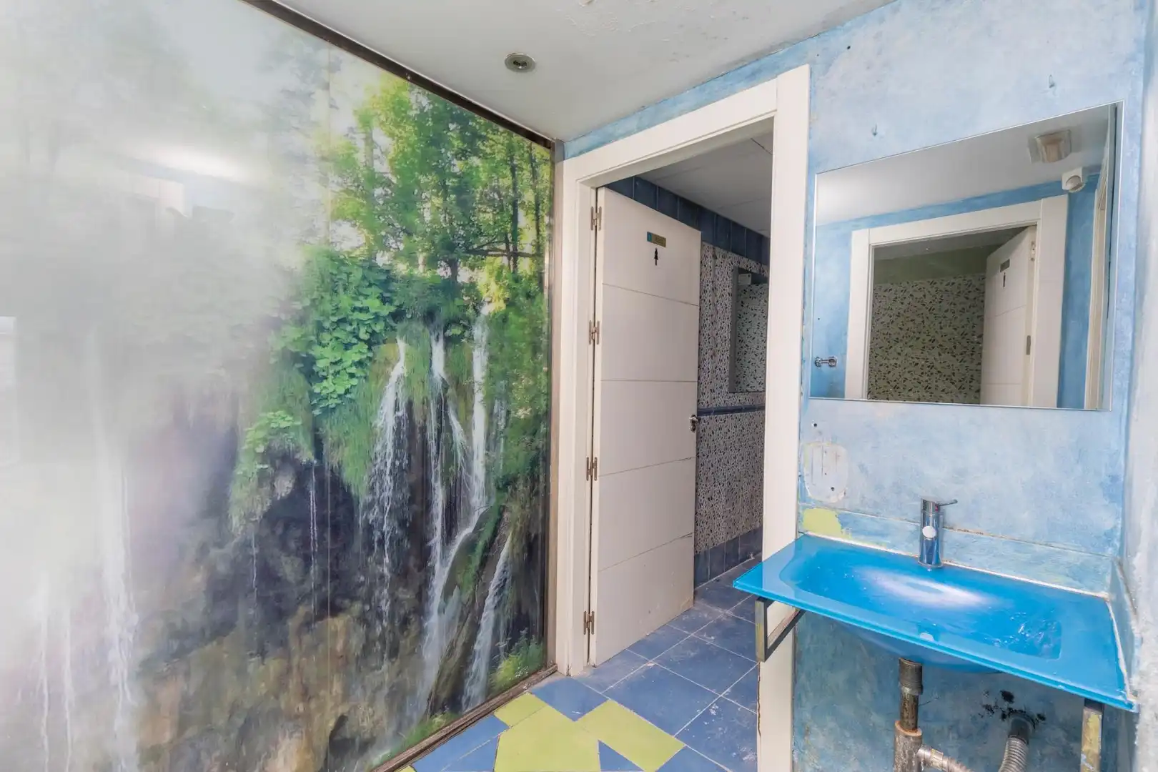 Bathroom of Commercial properties for sale in Granada  with Air Conditioner and Furnished