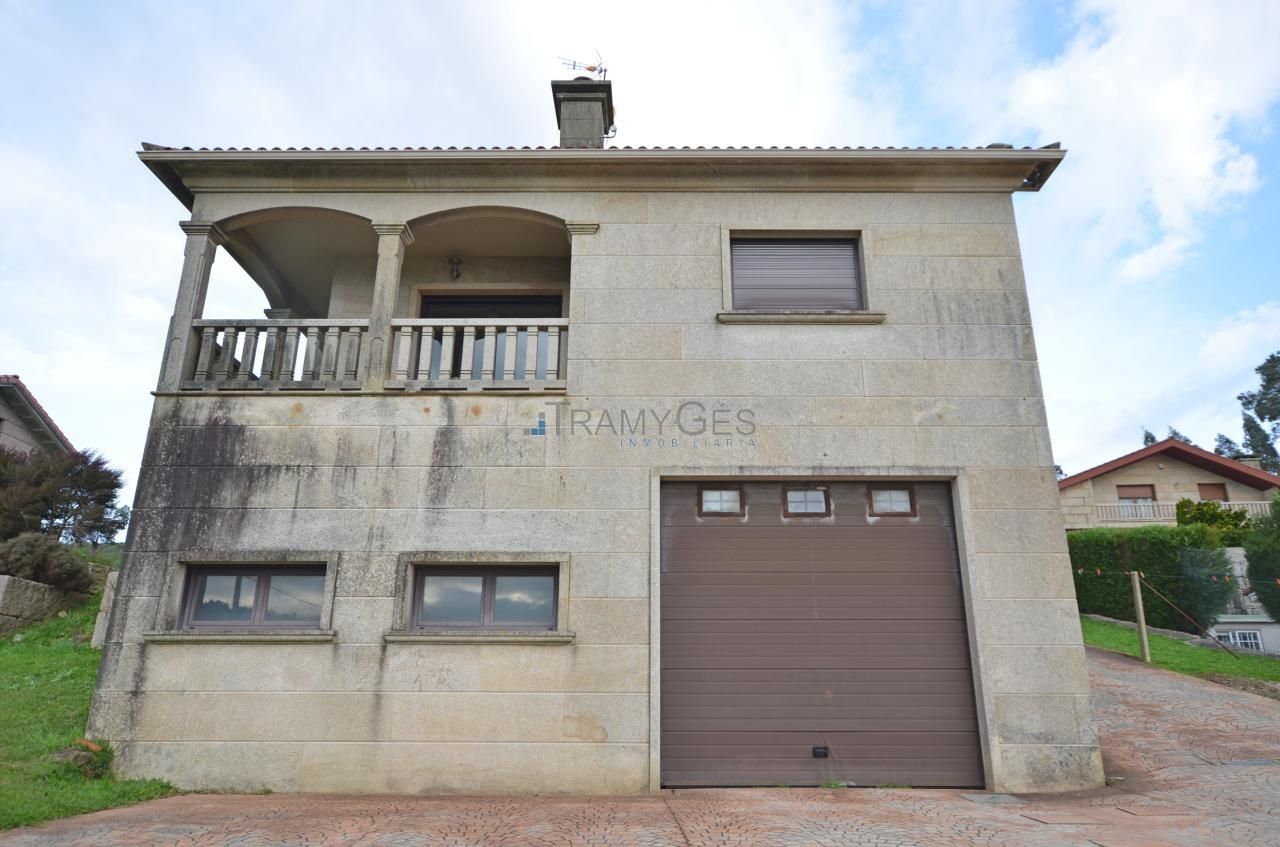 Vista exterior de Casa o xalet en venda en Mos amb Calefacció, Jardí privat i Terrassa