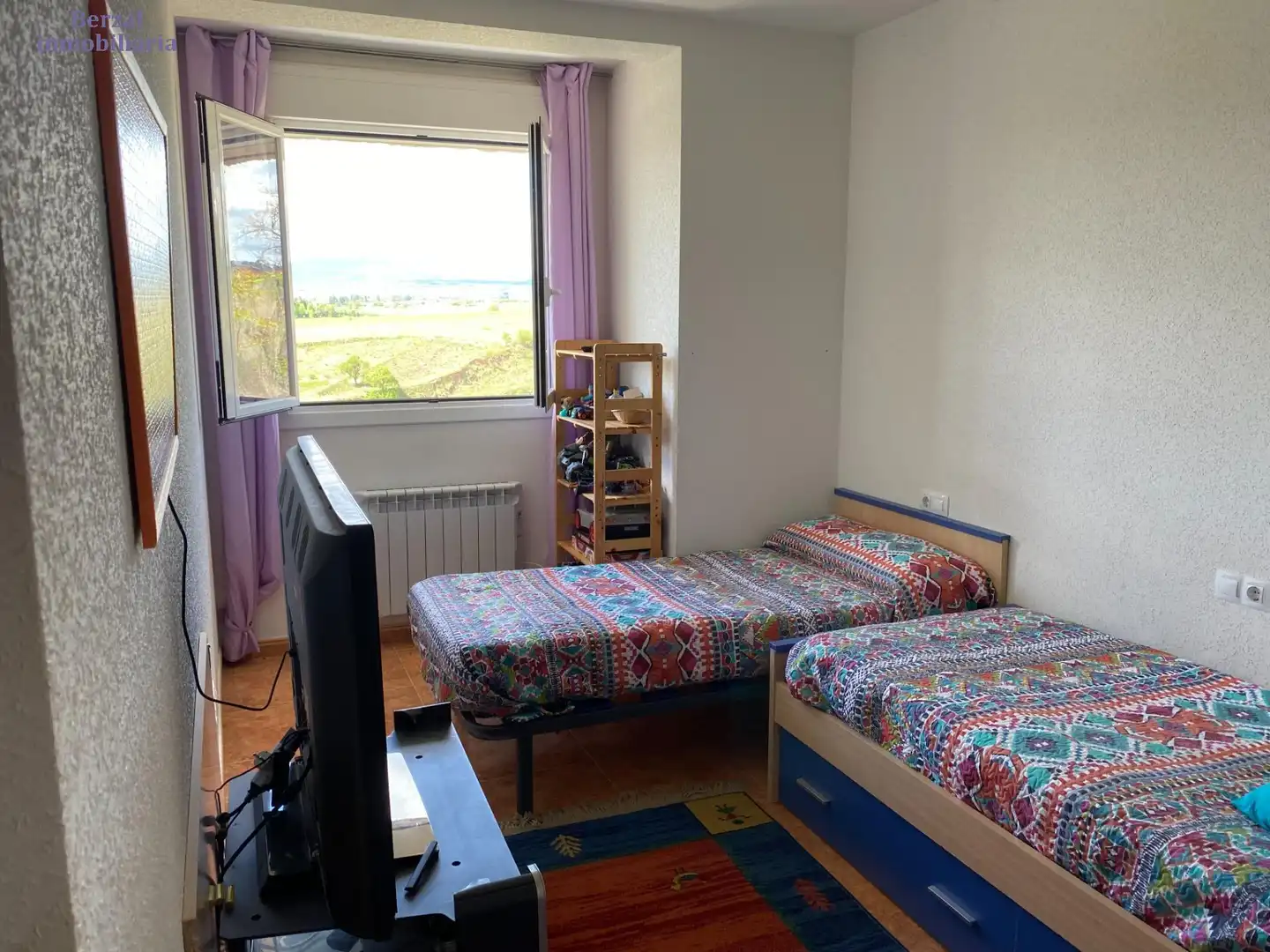 Habitación de Casa adosada en venta en Hormilla con Calefacción y Terraza