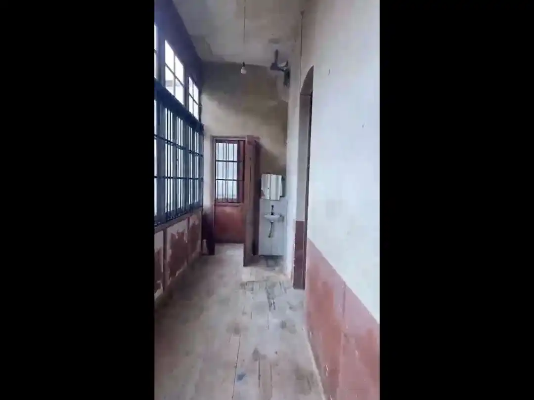 Local de alquiler en Salas con Alarma