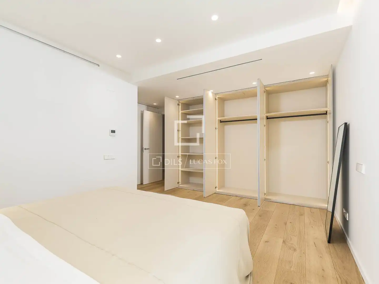 Schlafzimmer von Wohnung zum Verkauf in Barcelona mit Klimaanlage, Heizung und Privatgarten