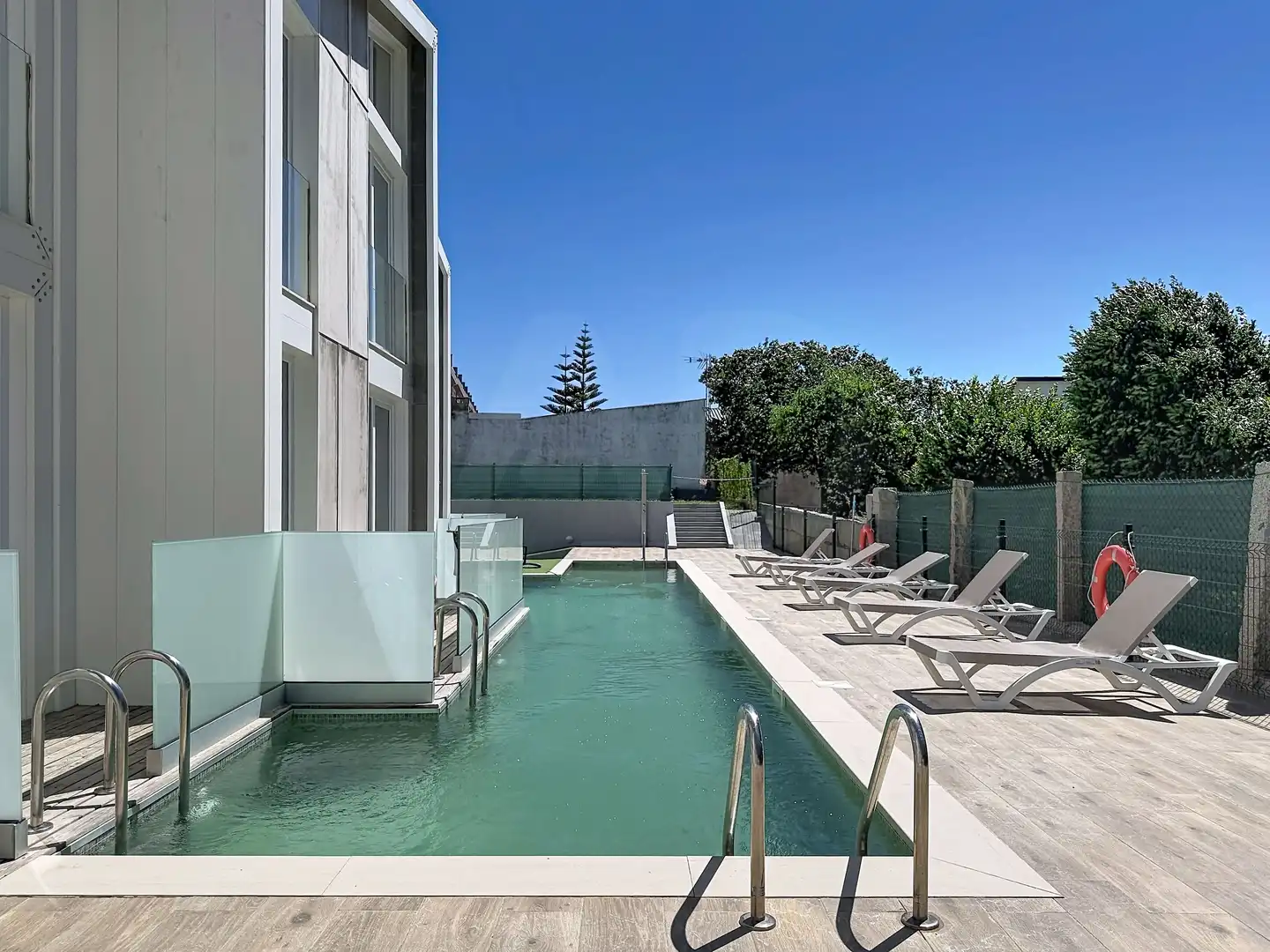 Piscina de Edificio en venta en Sanxenxo