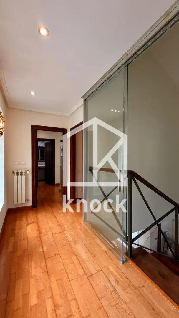 Casa o xalet en venda en Oviedo  amb Calefacció, Parquet i Terrassa