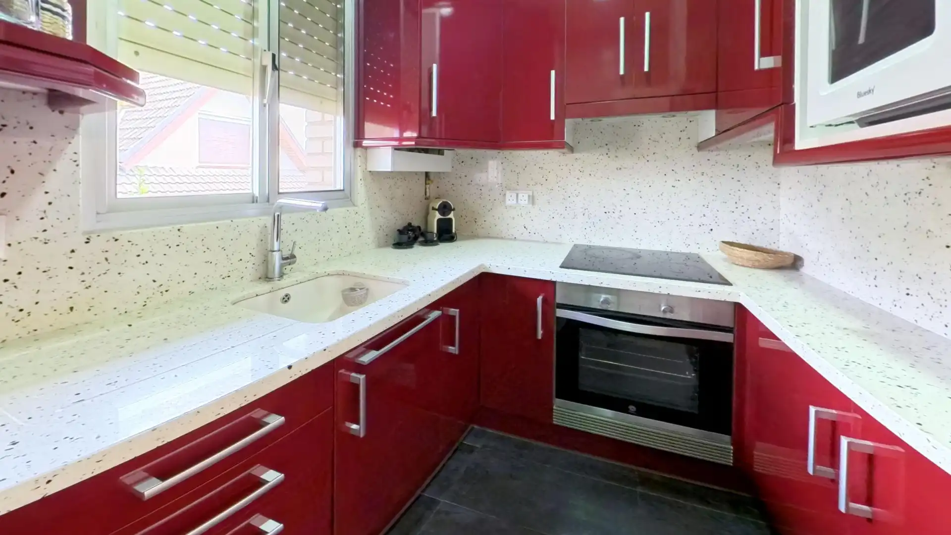 Cuina de Apartament de lloguer en Cambrils amb Aire condicionat, Calefacció i Terrassa