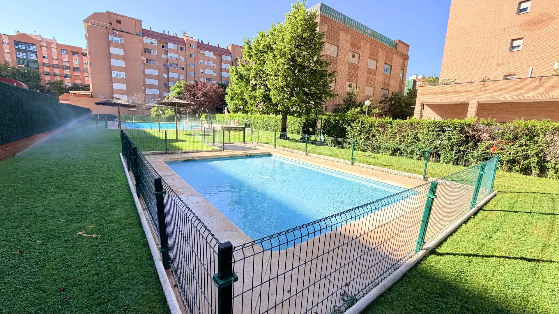 Piscina de Piso en venta en Alcorcón con Calefacción, Jardín privado y Amueblado