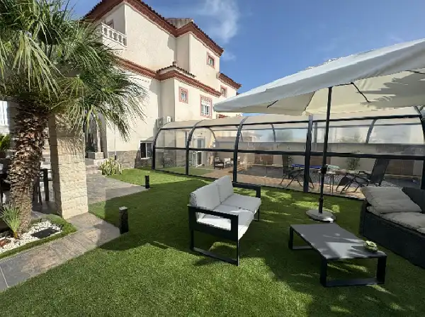 Detached house with pool for sale in La Marina