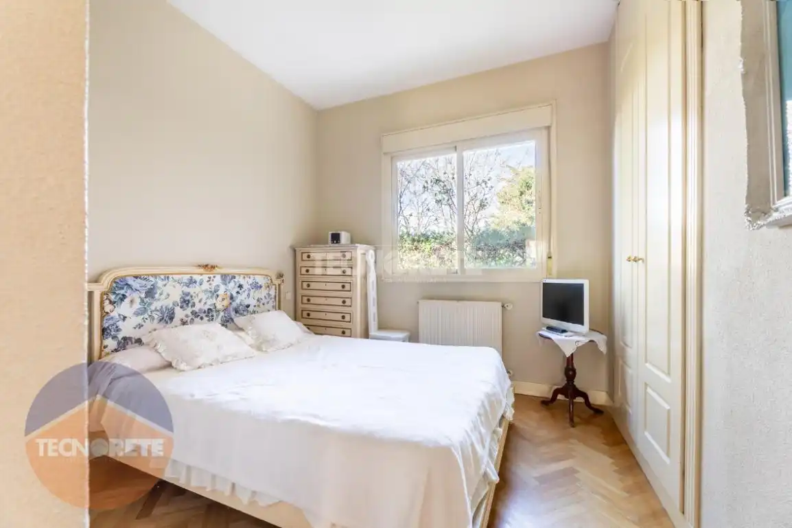 Habitación de Piso en venta en Majadahonda con Aire acondicionado y Piscina comunitaria