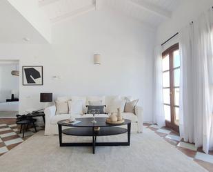 Living room of Single-family semi-detached for sale in Benahavís  with Air Conditioner, Terrace and Swimming Pool