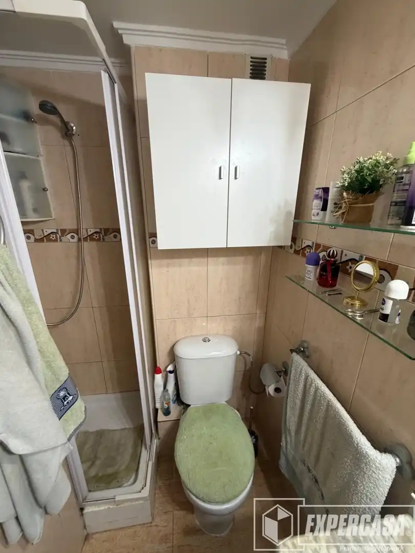 Badezimmer von Wohnungen zur Miete in Silla mit Klimaanlage, Terrasse und Möbliert