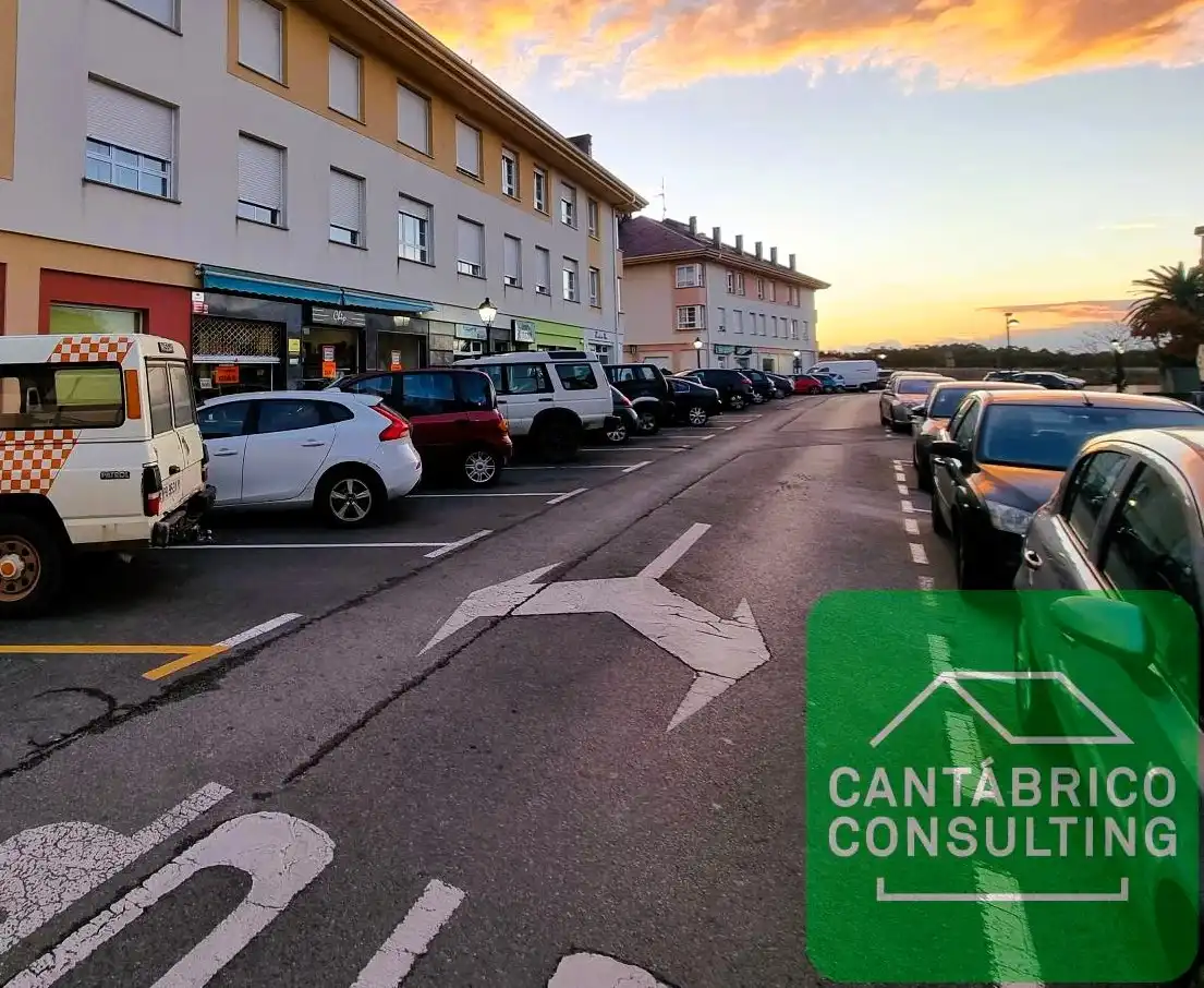 Parking de Local en venta en El Franco 