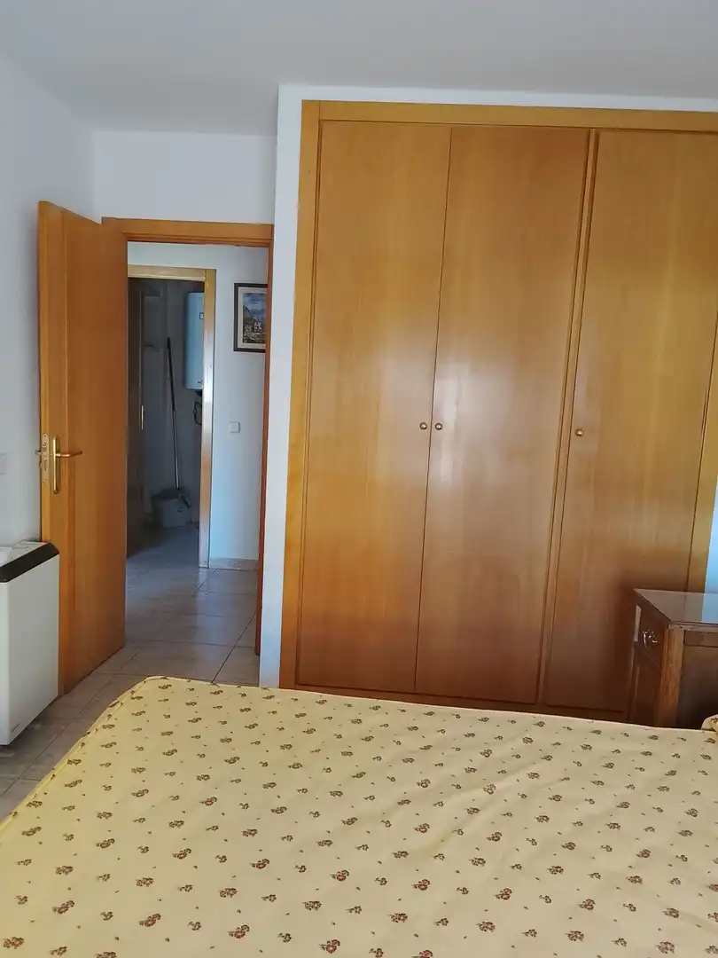 Schlafzimmer von Wohnung zum Verkauf in Madrigal de la Vera mit Klimaanlage, Heizung und Möbliert