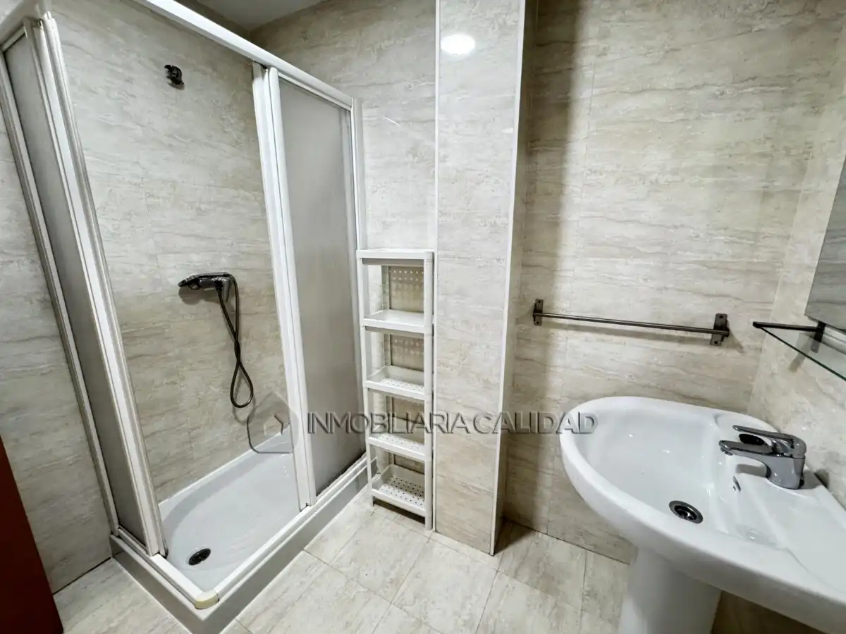 Bathroom of Flat for rent in Burgos  with Heating, Terrace and Storage room