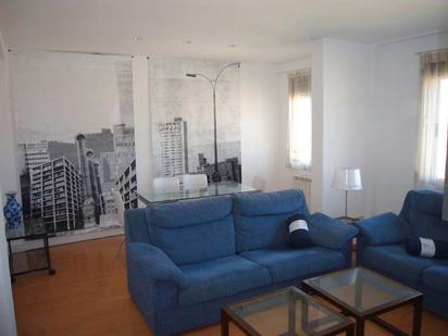 Living room of Flat to rent in  Zaragoza Capital  with Heating, Parquet flooring and Furnished