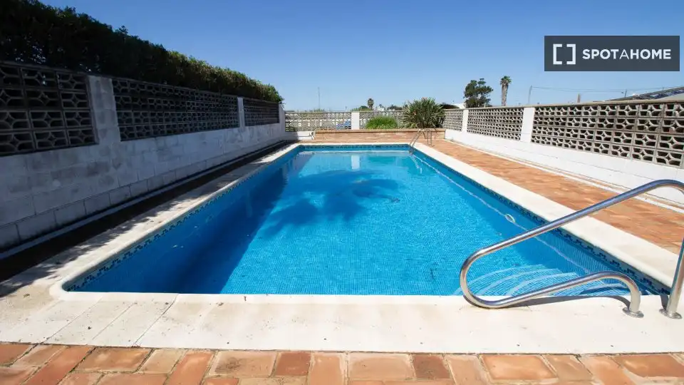 Swimming pool of Flat for rent in Sueca  with Air Conditioner, Heating and Furnished