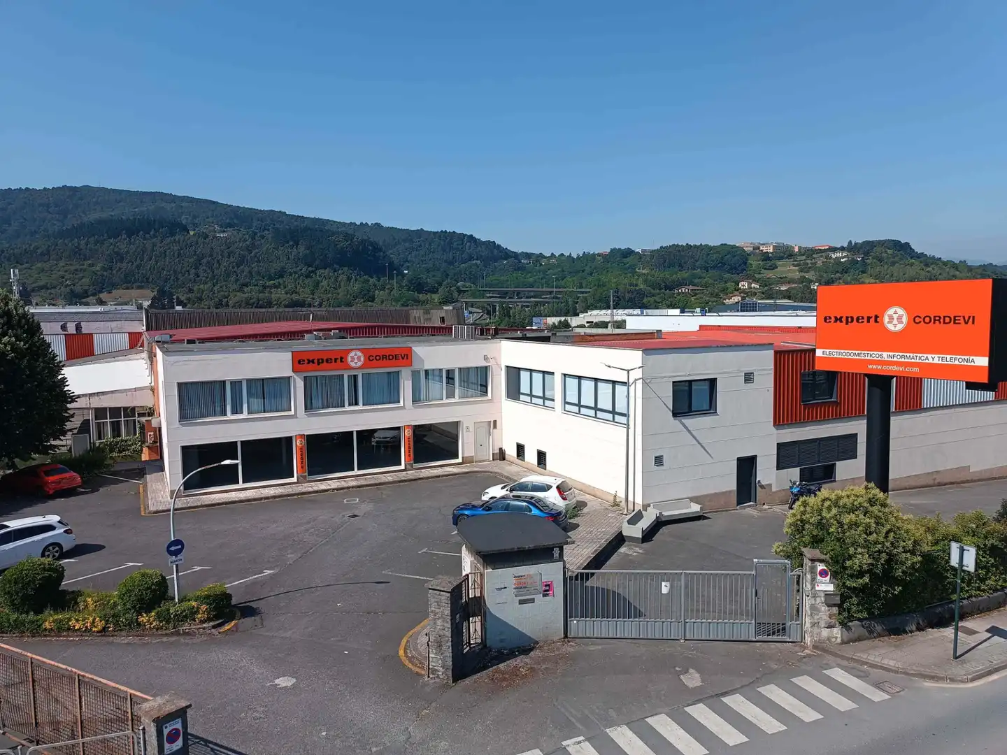 Vista exterior de Nave industrial en venta en Derio