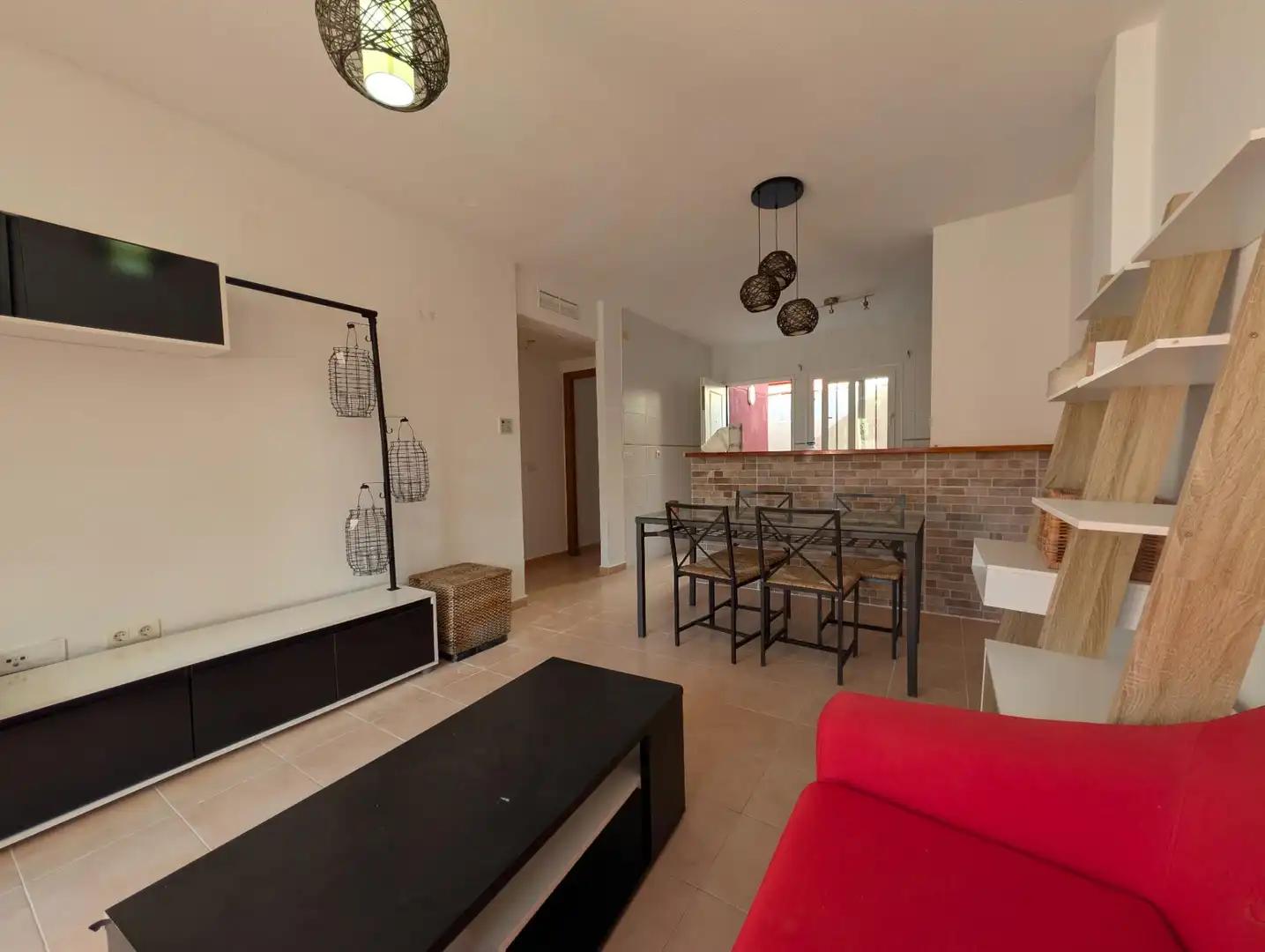 Sala d'estar de Casa adosada en venda en Mazarrón amb Aire condicionat, Jardí privat i Piscina comunitària