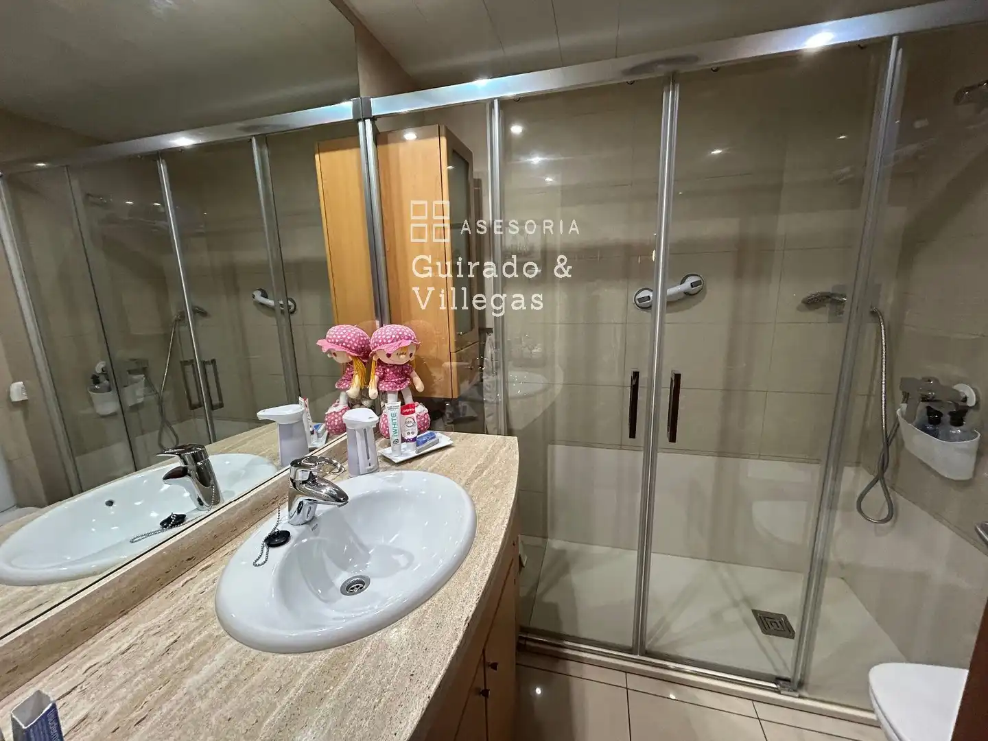Badezimmer von Wohnung zum Verkauf in Barcelona mit Klimaanlage und Terrasse