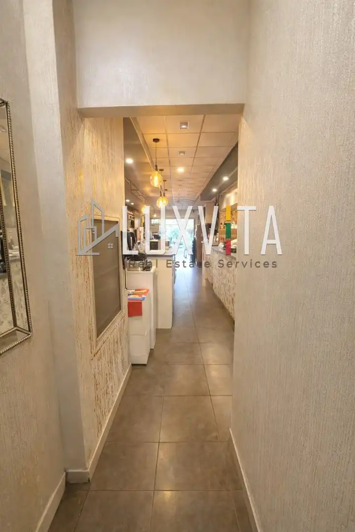 Local comercial de lloguer a Avenida Juan Carlos I, imagen 2