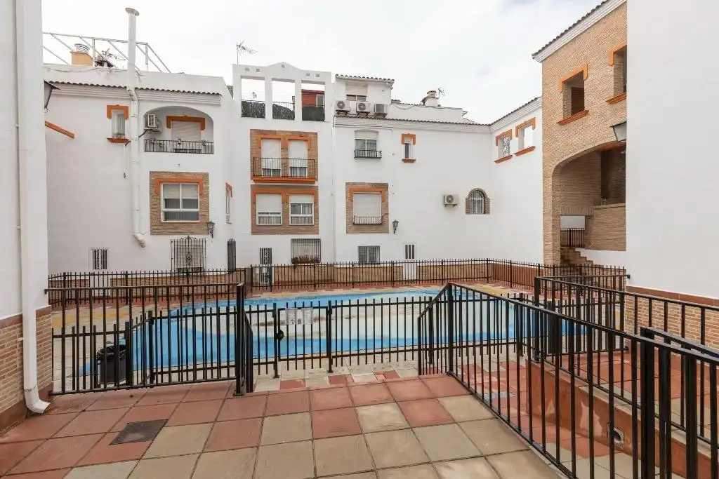 Vista exterior de Casa adosada en venta en Granada con Terraza
