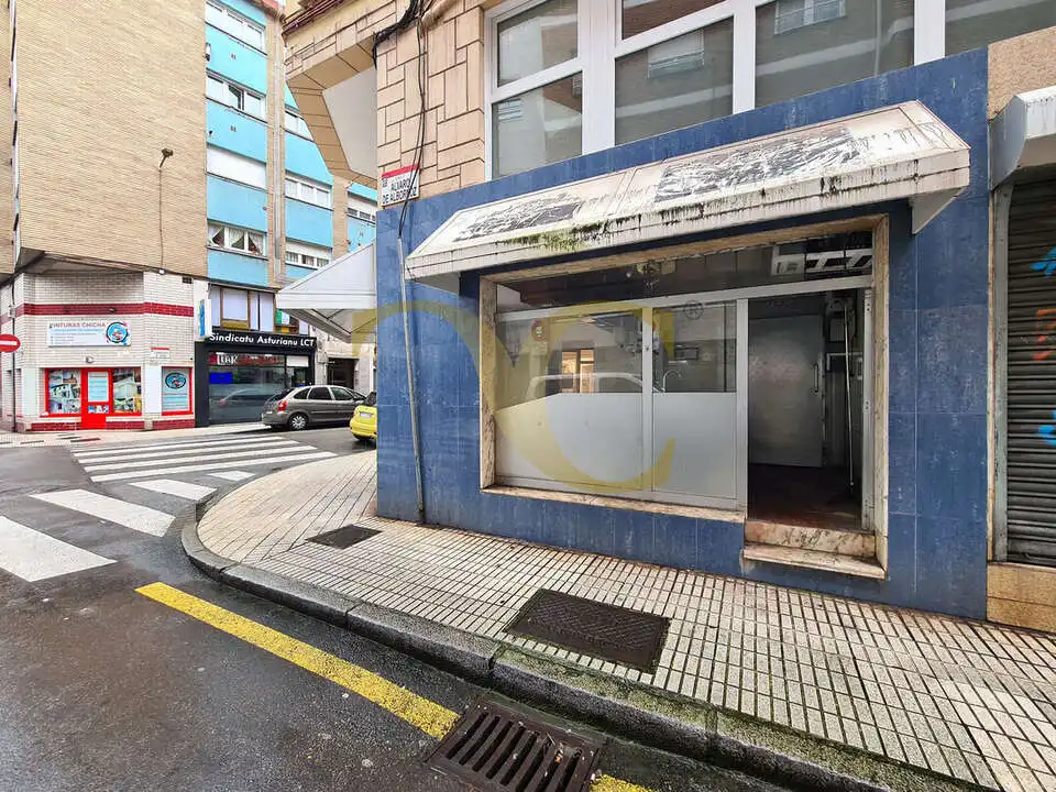 Vista exterior de Local en venta en Gijón 