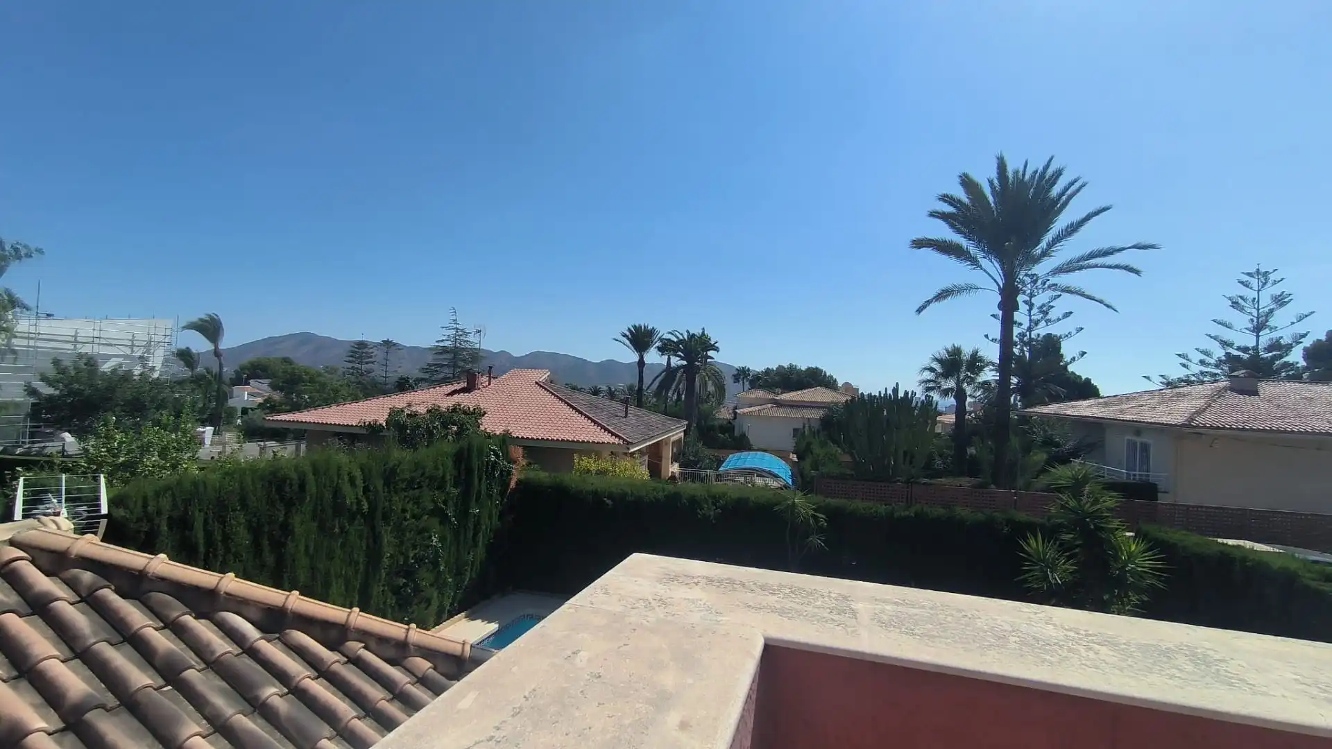 Vista exterior de Casa o xalet en venda en Benidorm amb Aire condicionat, Calefacció i Jardí privat