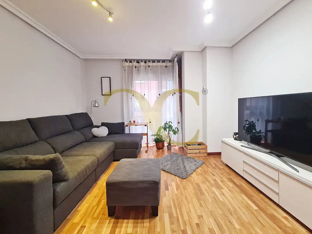Sala de estar de Piso en venta en Gijón  con Calefacción, Terraza y Amueblado