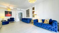 Sala d'estar de Apartament en venda en Estepona amb Aire condicionat, Calefacció i Jardí privat
