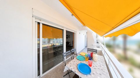 Apartamento dúplex reformado en primera línea de playa con vistas al mar en Caleta de Vélez